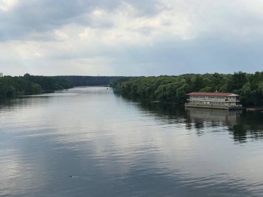 Moskova nehrinin şehir içindeki akışı..