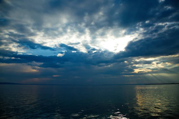 Zhiguli Meer Vor Einem Gewitter — Stockfoto