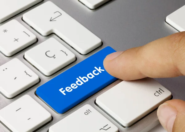 Feedback Scritto Blue Key Della Tastiera Metallica Tasto Pressione Dito — Foto Stock