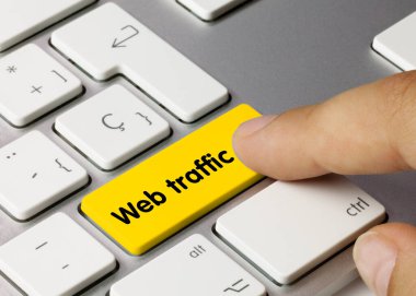 Web trafiği Metalik Klavyenin Sarı Anahtarı 'na yazıldı. Parmak tuşuna bas.