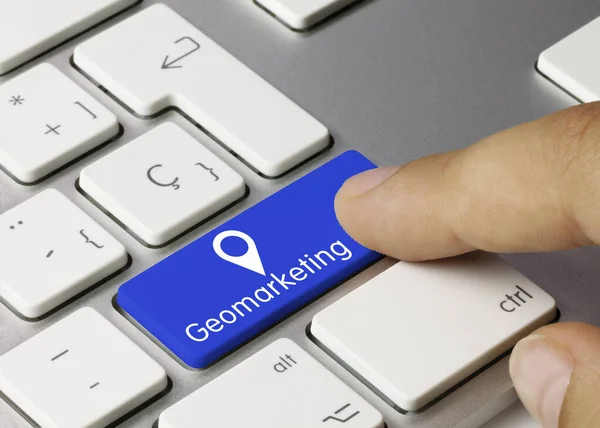 Geomarketing Escrito Tecla Azul Teclado Metálico Tecla Pressão Dedo — Fotografia de Stock