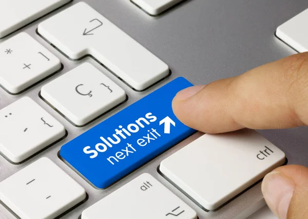 Lösningar Nästa Utgång Skrivet Blue Key Metallic Keyboard Fingertryckning Nyckel — Stockfoto