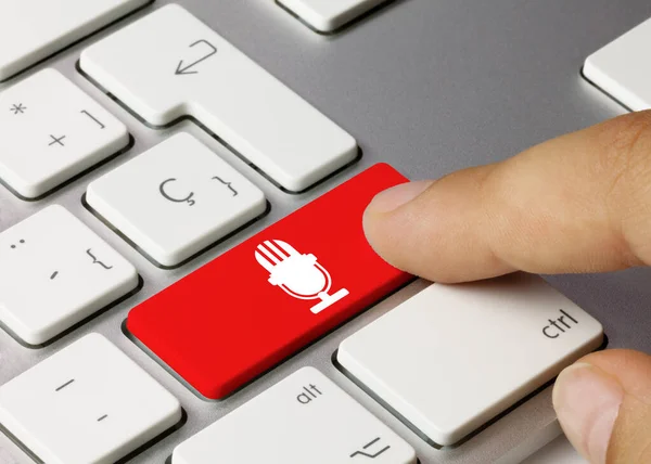 Rotes Mikrofon Auf Roter Taste Der Metallischen Tastatur Tastendruck — Stockfoto