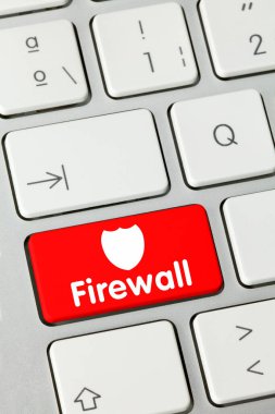 Metalik Klavyenin Kırmızı Anahtarı 'na yazılan güvenlik duvarı. Parmak tuşuna bas.