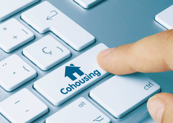 Синий ключ от клавиатуры Metac. Нажатие пальца.