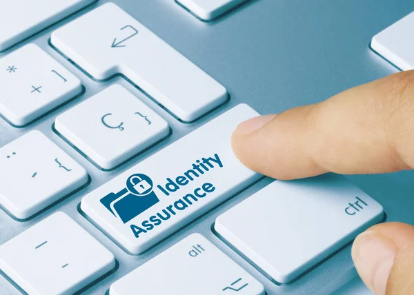 Identity Assurance Skrivet Blue Key Metalliskt Tangentbord Fingertryckning Nyckel — Stockfoto