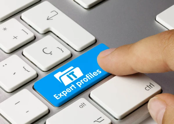 Expertprofiler Skrivet Blue Key Metallic Keyboard Fingertryckning Nyckel — Stockfoto