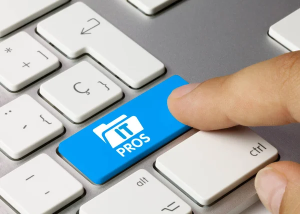 Det Pros Skrivet Blue Key Metallic Keyboard Fingertryckning Nyckel — Stockfoto