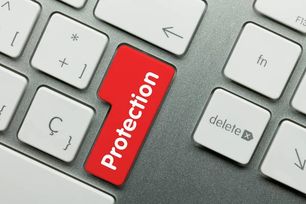 Proteksi Ditulis Pada Kunci Merah Keyboard Metalik Tombol Penekanan Jari — Stok Foto