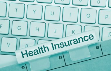 Sağlık Sigortası Metalik Klavyenin Mavi Anahtarı üzerine yazıldı. Parmak tuşuna bas.