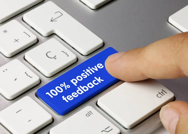 100 Positieve Feedback Written Blue Key Metallic Keyboard Vingertoets Indrukken — Stockfoto