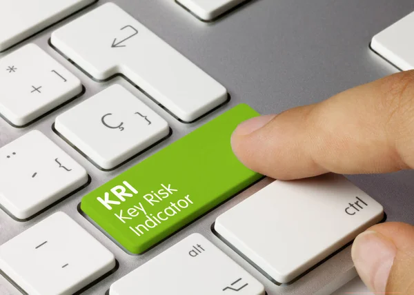 Kri Nøgleindikator Risiko Skrevet Green Key Metallic Keyboard Finger Trykke - Stock-foto