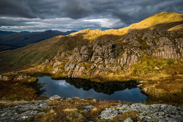 Dramatische Landschaft Der Schottischen Highlands Kleiner Teich Der Nähe Von — Stockfoto