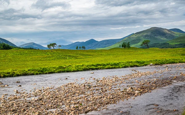 Skoçya Nın Yaz Manzarası Skoçya Daki Yeşil Vadi Orchy Köprüsü — Stok fotoğraf