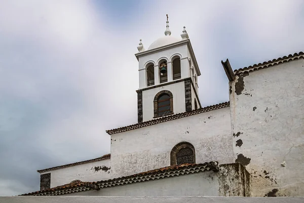 Starý Koloniální Kostel Proti Zatažené Obloze Vesnici Garachico Tenerife Kanárské — Stock fotografie