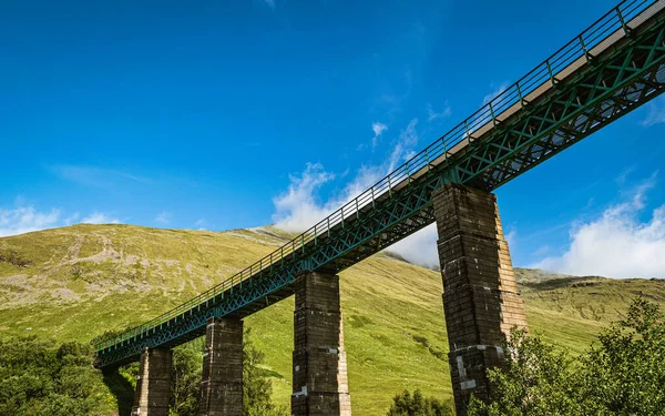 Train Viaduct Glen Auch Гірський Ландшафт Шотландії — стокове фото