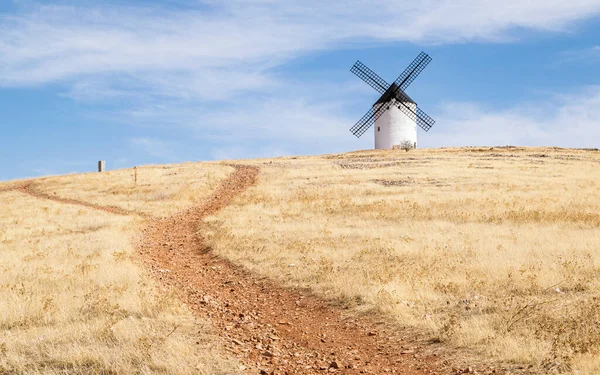 Antiguo Molino Viento Encalado Una Colina Alcázar San Juan Castilla — Foto de Stock