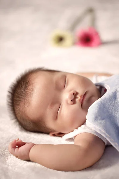 Een Schattige Slapende Baby — Stockfoto