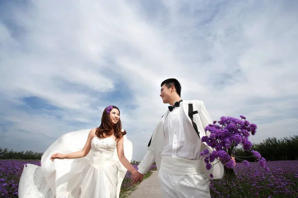 Romantic Lavender Wedding Couple — Stock Photo, Image