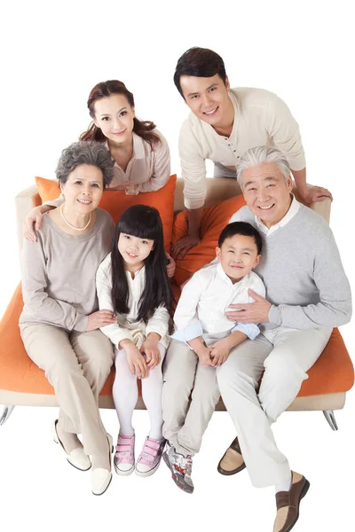 Beyaz Arka Planda Mutlu Bir Aile — Stok fotoğraf
