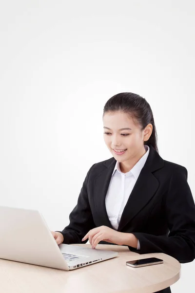 Oriental Mulher Negócios Moda Usando Computador — Fotografia de Stock