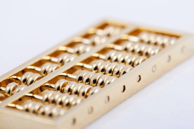 Altın abaküs arka planda, yakın plan