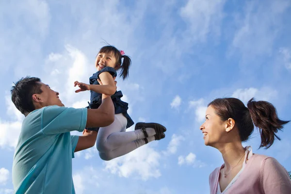 Família Feliz Parque — Fotografia de Stock