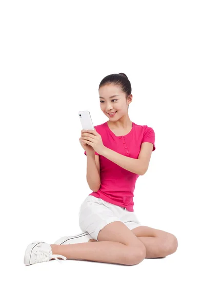 Молодая Женщина Фотографирует Себя Помощью Мобильного Телефона — стоковое фото