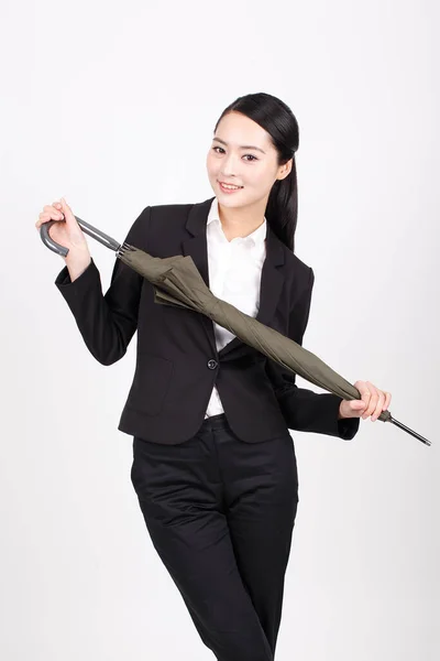Affärskvinna Med Ett Paraply — Stockfoto