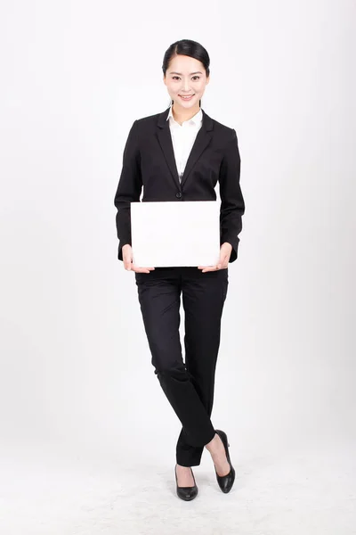 Uma Mulher Negócios Segurando Quadro Branco — Fotografia de Stock