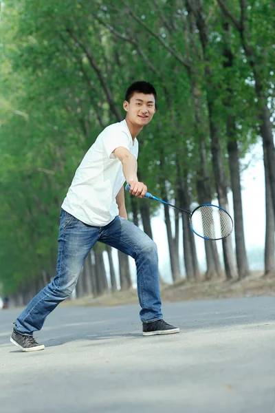 Den Unge Mannen Som Spelar Badminton — Stockfoto