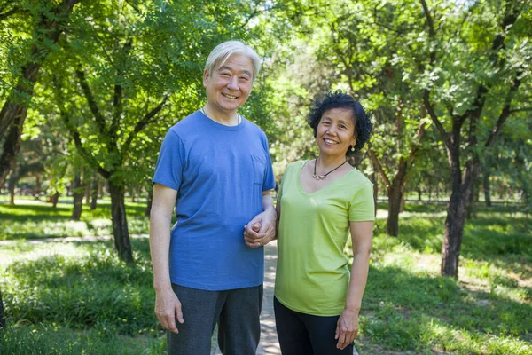 Two Old People Exercising Park — Stock Photo, Image