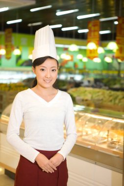 Bir pastane satıcısı kadın.