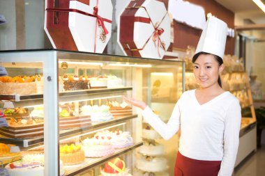 Bir pastane satıcısı kadın.