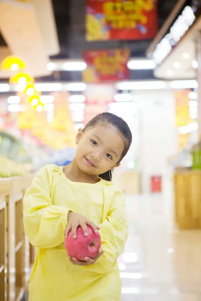 Cute Little Girl Supermarket — Stock Photo, Image