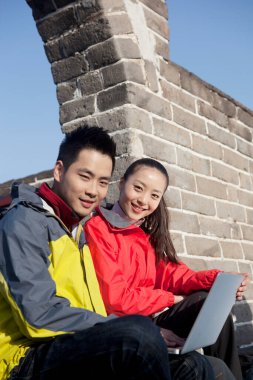 Çin Seddi Turizminde genç çiftler