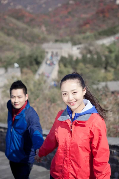 Jeunes Couples Dans Grande Muraille Carte Tourisme — Photo