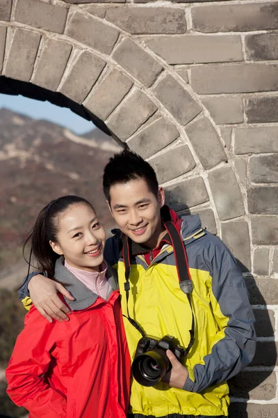 Νεαρά Ζευγάρια Στο Great Wall Tourism — Φωτογραφία Αρχείου