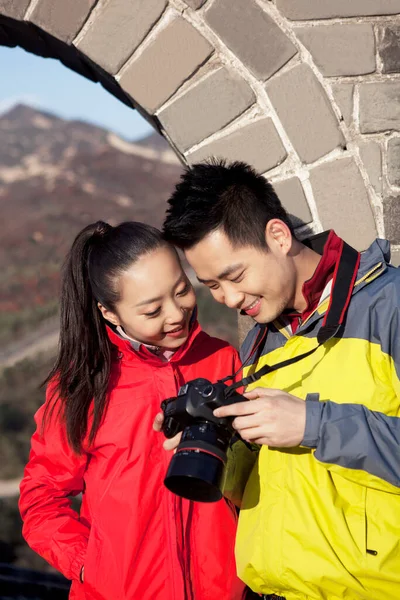 Jeunes Couples Banlieue Tourisme — Photo