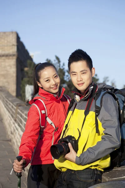 Jeunes Couples Dans Grande Muraille Tourisme Informatique — Photo