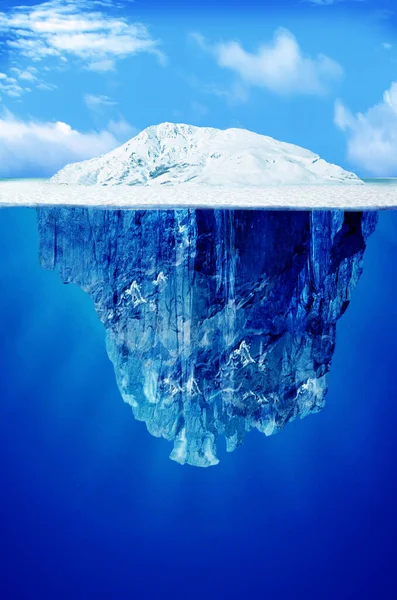 Eisberg Und Blaues Wasser Auf Dem Hintergrund — Stockfoto