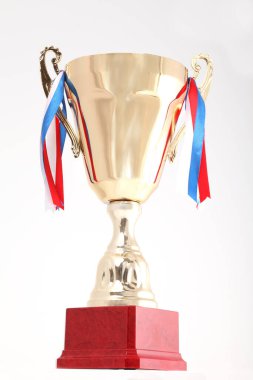 Altın kupa arka planda, yakın plan.