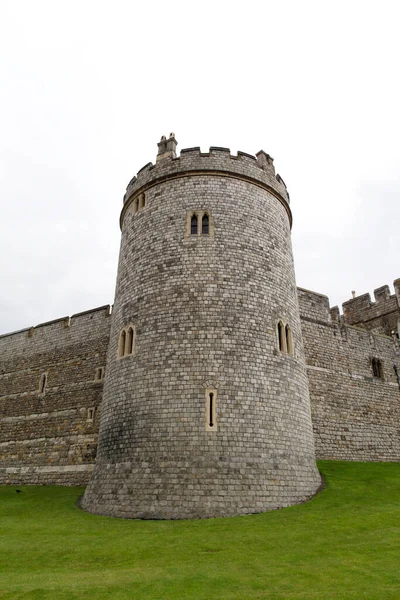 Windsor Dükü Kalesi, arka planda seyahat yeri