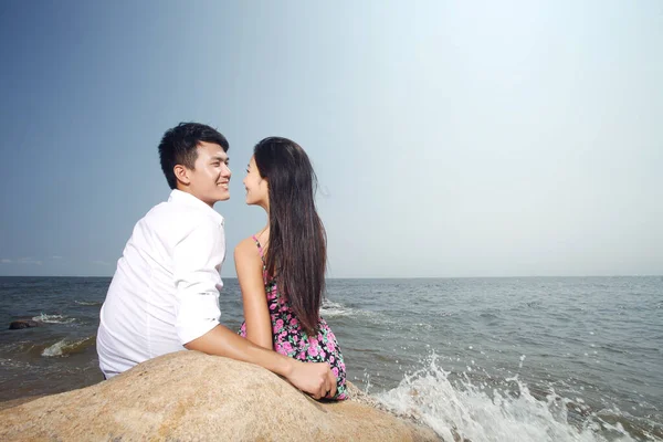 Pareja Feliz Playa — Foto de Stock