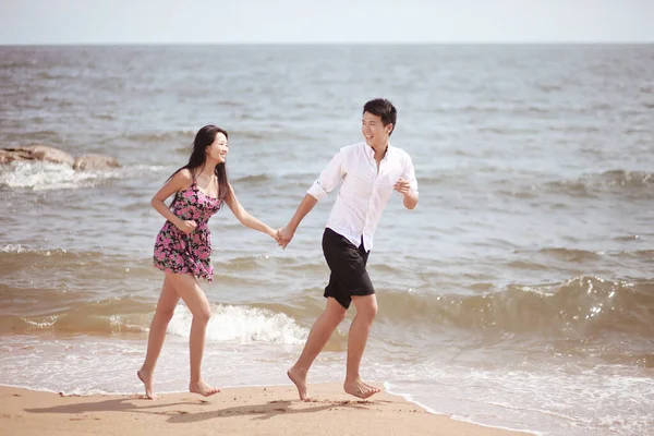 Pareja Feliz Playa — Foto de Stock