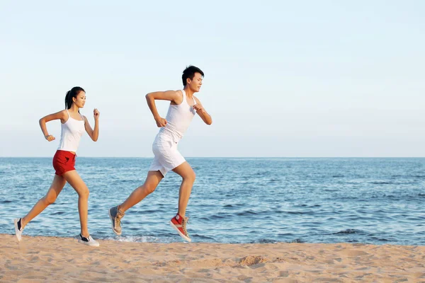 Couple Running Beach — Stock Photo, Image