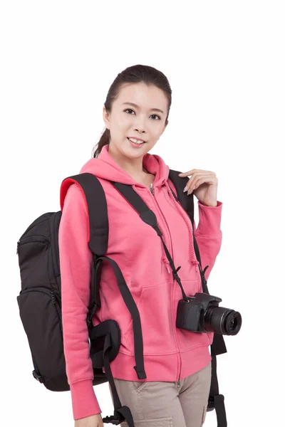 Πορτρέτο Της Νεαρής Γυναίκας Κάμερα Κουβαλώντας Backpacker — Φωτογραφία Αρχείου