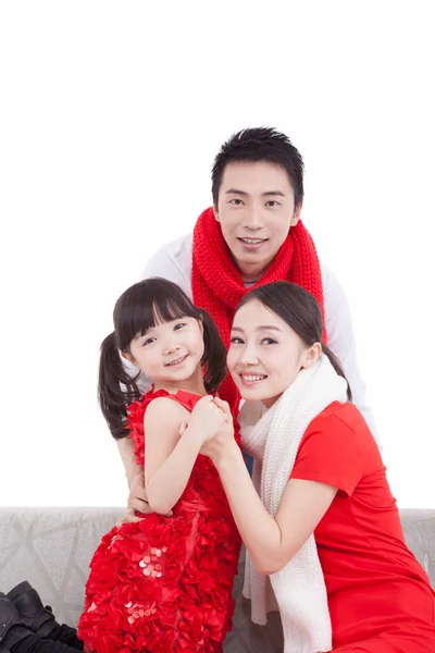 女儿与父母欢度春节的肖像 — 图库照片
