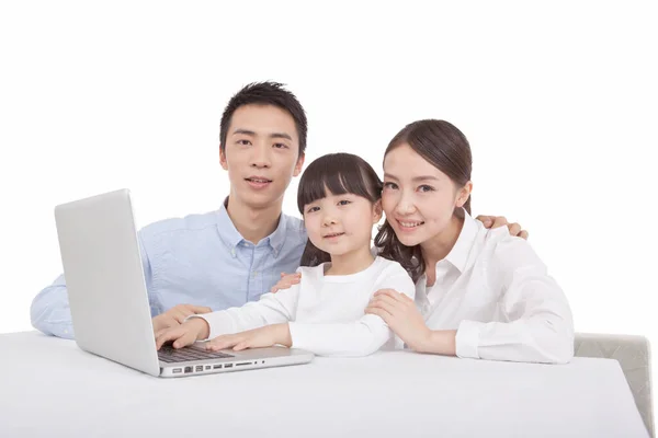 Portrait Fille Avec Parents Assis Bureau — Photo