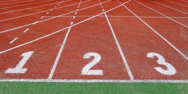 Arka planda yarış izi, kapat